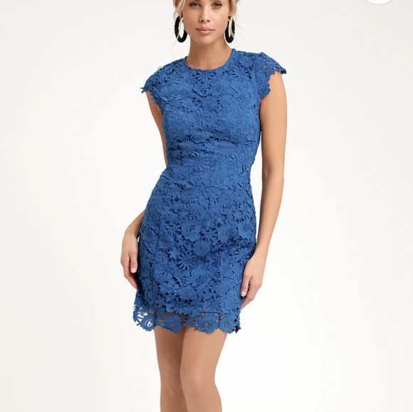 Lace dress - Picture 1 of 4